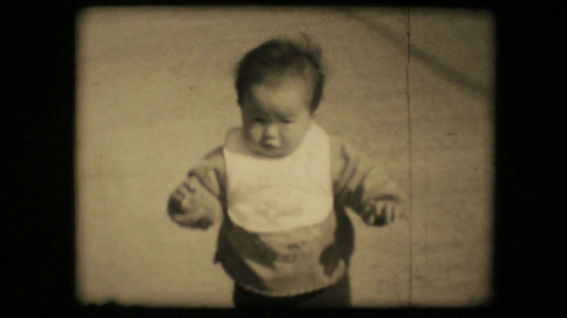 よちよち歩き - A baby waddles